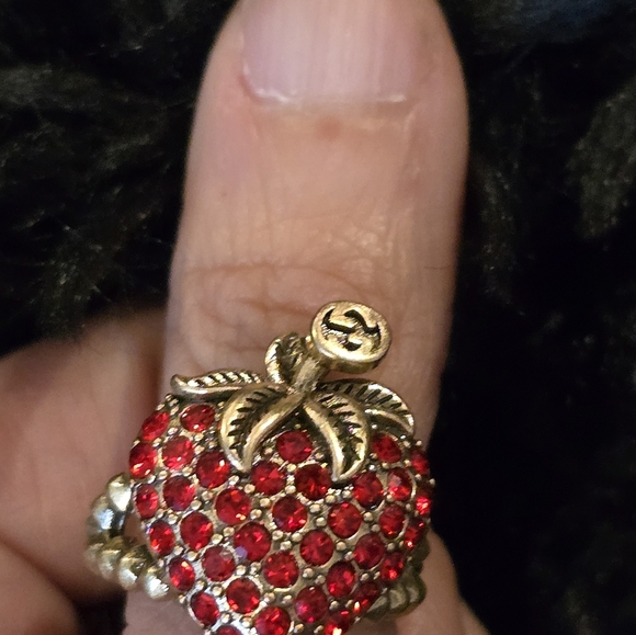 Gucci 18kgo Elegant Red Strawberry Ring - Picture 6 of 10